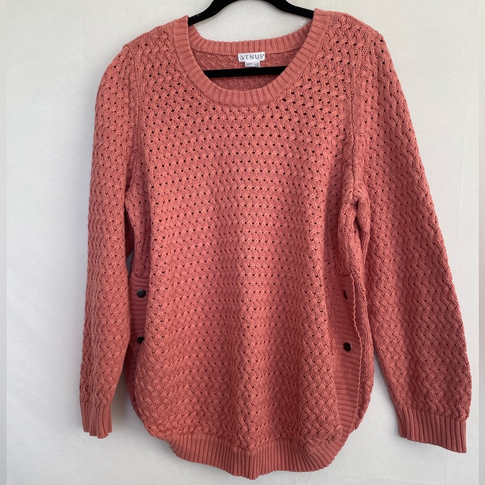 VENUS Women's Textured Coral Sweater